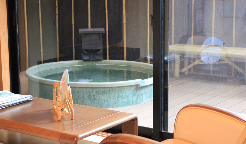 本館客房「瑠璃」 附帶露天浴池的洋式客房