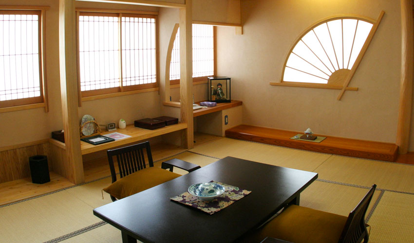 Номера в главном здании「Арараги」 Номер, оформленный в смешанном японско-европейском стиле с кипарисовой ванной